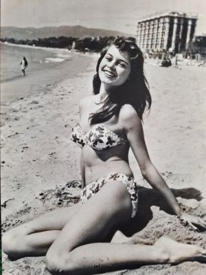 At. Philippe halsman - Brigitte Bardot, ’Bikini’ in the Festival to Cannes, 1953 | Catawiki