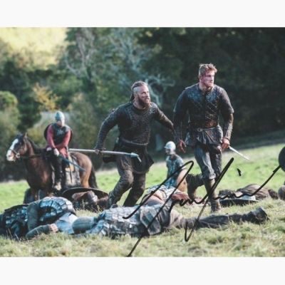 Vikings - Signed by Travis Fimmel (Ragnar Lothbrok) | Catawiki