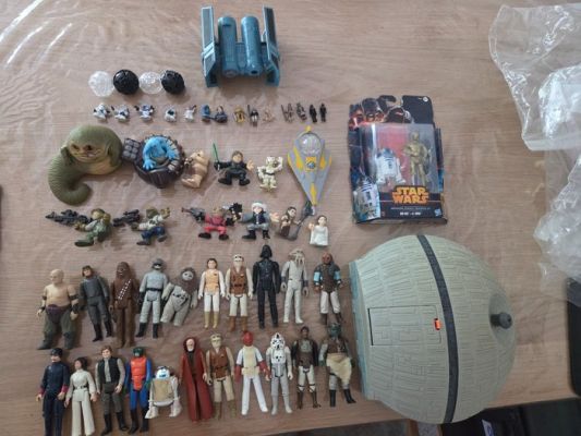 Mattel - Toy Starwars, large and small figures, together with vehicles and other things | Catawiki