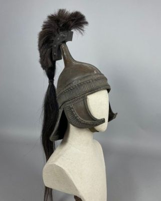 Troy (2004) Helmet - Used in battle scenes - Screen-used custom helmet with long horsehair crest / with Certificate of Authenticity (Peris) | Catawiki