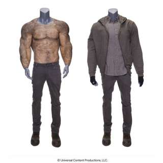 The Umbrella Academy (2019-2024) - Lot 121 - Luther Hargreeves‘s (Tom Hopper) Search for Vanya and Harold Costume with Ape Under Torso