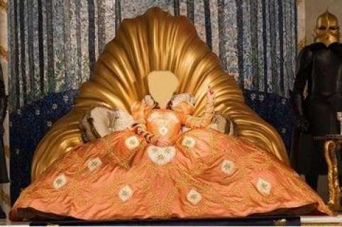 Mirror Mirror Evil Queen (Julia Roberts) Hero Throne | Premiere Props