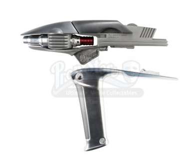 Star Trek Into Darkness (2013) | Electronic Break Apart Starfleet Phaser | Propstore