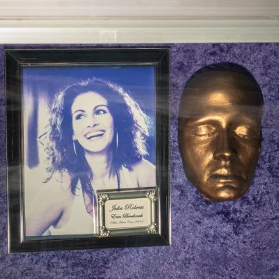 Lot 1066 - Julia Roberts Life Mask for Erin Brockovich | misc / divers