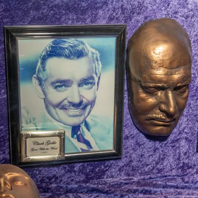 Lot 1085 - Clark Gable Life Mask for Gone With The Wind | misc / divers