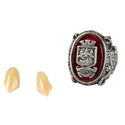 DRACULA: DEAD AND LOVING IT (1995) - Lot #147 : Dracula‘s (Leslie Nielsen) Fangs and Ring