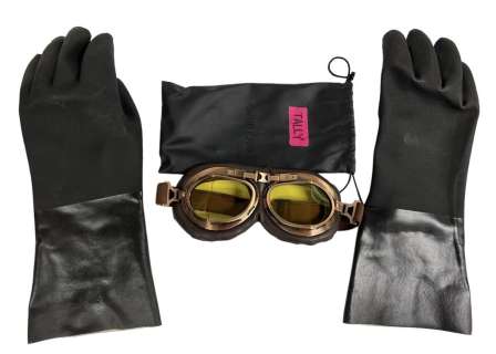 Motherland: Fort Salem (2020-2022) - Helicopter Drop Steam Punk Goggles And Gloves - Tally Hero | Hanlin Auction Service