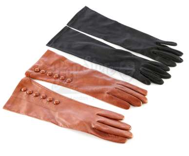 THE HAUNTING OF HILL HOUSE - Lot 51 - Theo Crain‘s Visit to Kelsey‘s House Brown Gloves with Black Gloves