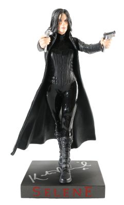 Kate Beckinsale as Selene in Underworld (Celebrity Authentics) Signed Hollywood Collectibles Collectible Statue #155/500 | SWAU