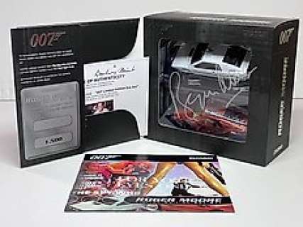 James Bond 007: the Spy Who Loved Me | James Bond 007: The Spy Who Loved Me - Corgi Lotus New Era Set - Limited edition - signed by Roger Moore , with COA and photoproof - Corgi Toys | Catawiki