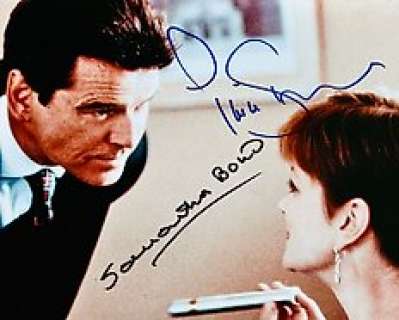 James Bond 007: GoldenEye - James Bond 007: GoldenEye - Double signed by Pierce Brosnan (007) and Samantha Bond (Moneypenny) with COA