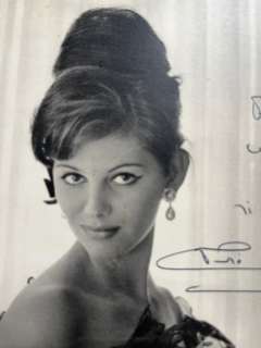 Vide cinematografie - Claudia Cardinale in film The Lions Are Loose gerealiseerd door Henri Verneuil | Catawiki