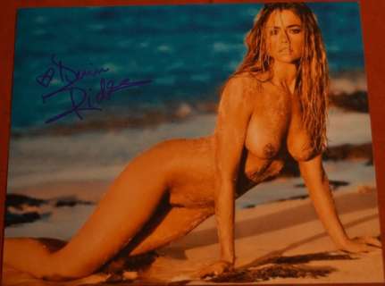 James Bond 007: The World is Not Enough - signed by Denise Richards as Dr. Christmas Jones - with Certified Genuine b´bc holographic COA | Catawiki