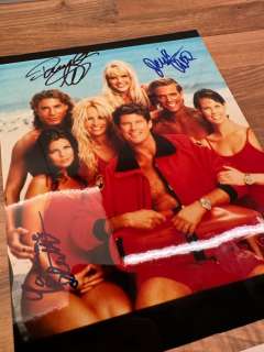 Baywatch - Signed by 3 - Pamela Anderson, Yasmine Bleeth & David Chokachi - with COA | Catawiki