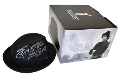 Rocky - Sylvester Stallone (Rocky Balboa) signed - Official 1:1 Scale Replica Fedora - with Authentic | Catawiki