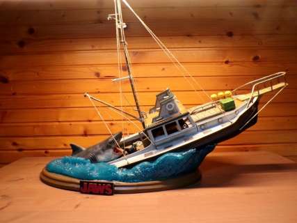 Altaya - Diorama - Jaws - Orca boat attack scene (80x55 cm) | Catawiki