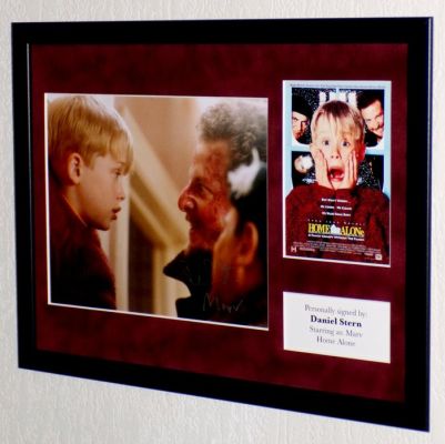 Home Alone - Daniel Stern (Marv Murchins) Premium Framed, signed, + Certificate of Authenticity | Catawiki
