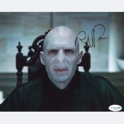 Harry Potter - Signed by Ralph Fiennes (Voldemort) | Catawiki