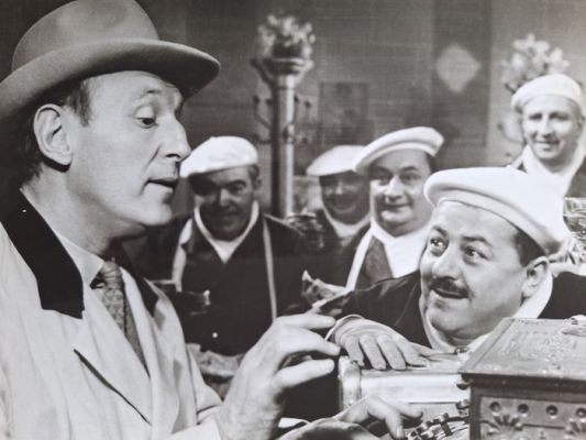 Attri. Léonce-Henri Burel - Bourvil & Francis Blanche, ’Un drôle de paroissien’, 1963 | Catawiki