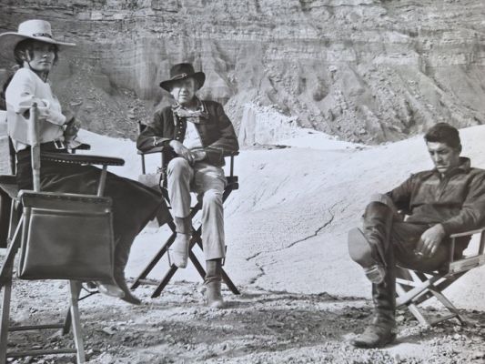 Attri. William H. Clothier - James Stewart, Dean Martin, Raquel Welch, "Bandolero!" 1968 | Catawiki