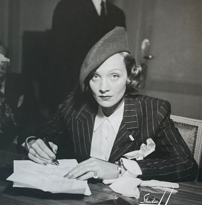 Studio Harcourt - Marlene Dietrich, 1938. Studio Harcourt | Catawiki