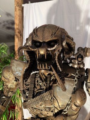 Statue, Predator Metal Art Sculpture – 210 cm – Handcrafted from Automotive & Recycled Metal - 215 cm - Metal | Catawiki