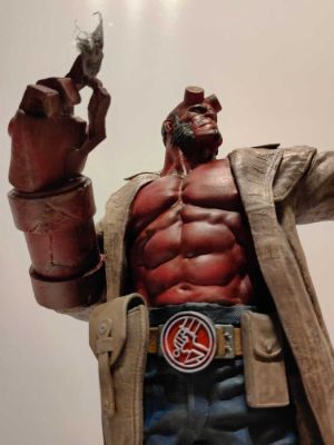 Hellboy - Resin Figure, 40 cm tall, mint condition, professionally hand painted. | Catawiki