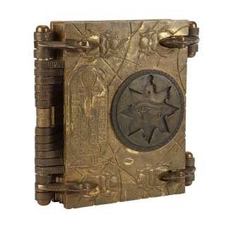 THE MUMMY (1999) - Lot #250 : Functional Hero Golden Book of the Living