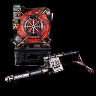 GHOSTBUSTERS (2016) - Lot #138 : Dr. Jillian Holtzmann‘s (as played by Kate McKinnon) V-3 Light-Up Proton Pack and Wand
