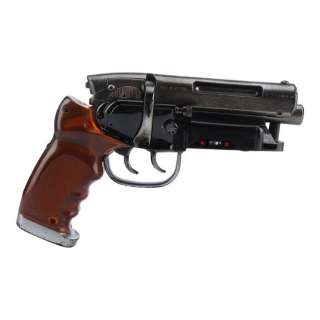 BLADE RUNNER 2049 (2017) - Lot #199 : Rick Deckard‘s (Harrison Ford) Photo and Poster-Matched Stunt Light-up LAPD 2019 PKD Detective Special Blaster