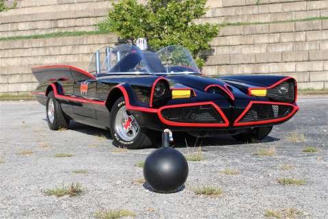 Lot 7 - 1966 Batmobile Anti-Crime Roadster Replica (Futura)
