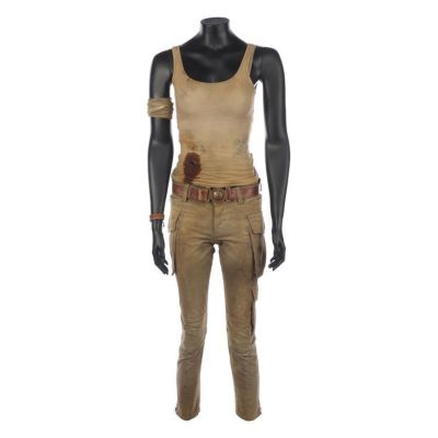 TOMB RAIDER (2018) - Lot #404 : Lara Croft‘s (Alicia Vikander) Bloodied Ensemble