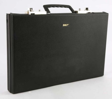 James Bond: Multiple Toys: 3600 James Bond Secret Agent 007 Shooting Attaché Case (1965) -… | Ewbank’s