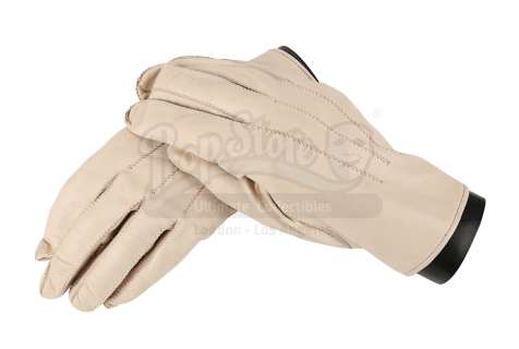 LINCOLN (2012) - Lot 473 - Abraham Lincoln‘s (Daniel Day-Lewis) White Gloves