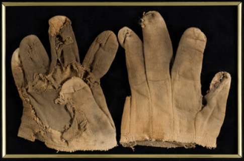 Wizard of Oz (MGM, 1939) Bert Lahr "Cowardly Lion" Gloves. | Heritage