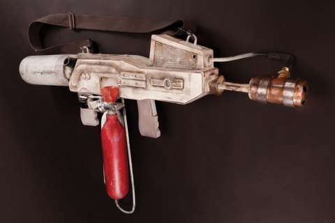 Lot 706 - ORIGINAL FLAME THROWER FROM ALIEN