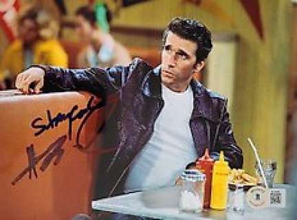 Happy Days - Classic TV | Happy Days - Classic TV - Henry Winkler (Arthur "The Fonz" Fonzarelli) - Autograph, Photo with Beckett COA | Catawiki