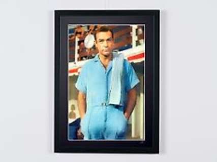 Sean Connery As «James Bond 007», James Bond 007: Goldfinger | James Bond 007: Goldfinger, Sean Connery as «James Bond 007» - Fine Art Photography - Luxury Wooden Framed 70X50 cm - Limited Edition Nr 01 of 30 - Serial ID - - Original Certificate (COA), Hologram Logo Editor and QR Code | Catawiki