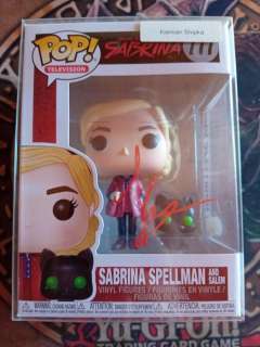 Funko Pop # 777 Chilling adventure of sabrina spellman with Salem autographed by kiernan shipka with - Funko | Catawiki