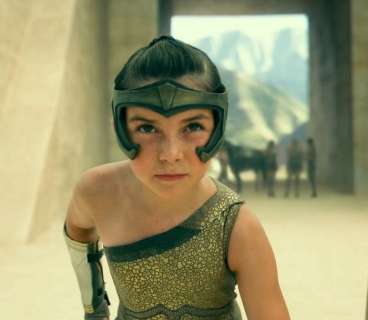 Wonder Woman 1984 - Original costume worn by Lilly Aspell, who played young Diana | Catawiki