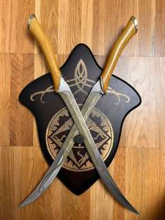 Lord of the Rings - Set of replica Legolas knives, on wall plaque | Catawiki