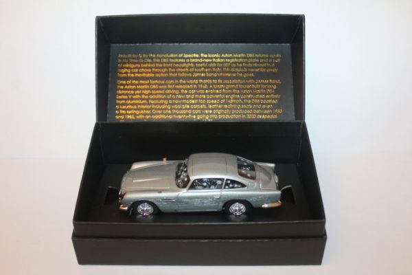 Corgi - 1:36 - Model car - James Bond - No Time To Die - Daniel Craig - Aston Martin DB5 - Bullet Damage | Catawiki