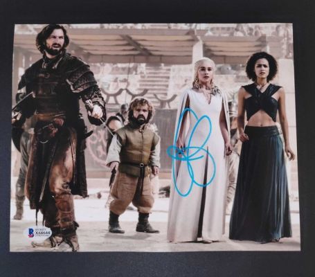 Game of Thrones - Emilia Clarke "Daenerys Targaryen" - Signed 8x10 Photo - Beckett COA (X68644) | Catawiki