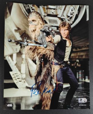 Star Wars - Peter Mayhew "Chewbacca" - Signed 8x10 Photo - Topps Authentics - No Reserve | Catawiki