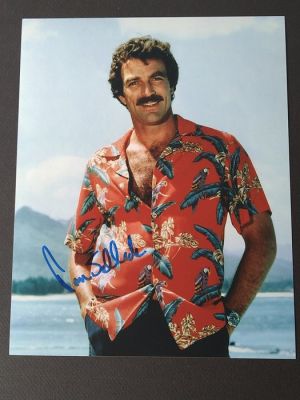 Magnum - Signed by Tom Selleck, with Letter of Authenticity - Photo, Autograph | Catawiki