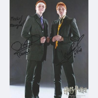 Harry Potter - Signed by James and Oliver Phelps (Fred and George Weasley) | Catawiki