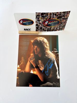 Stranger Things - Signed by Joseph Quinn | Catawiki