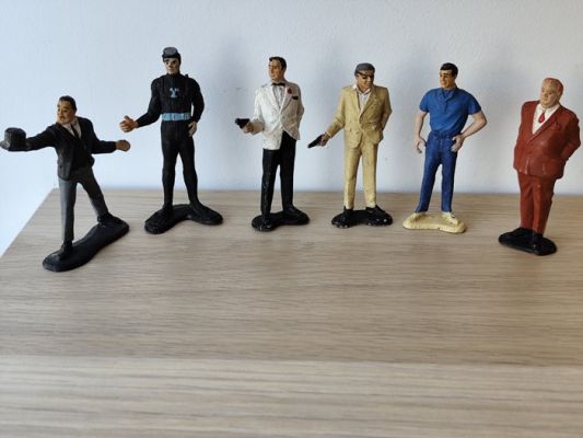 James Bond - Collection of 6 vintage 007 figures (1960’s) - Gilbert Collection. - - Movie prop | Catawiki
