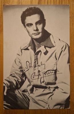 Gigi / Count Dracula - LOUIS JOURDAN - Vanguard Studio | Catawiki