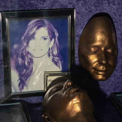 Lot 1067 - Sandra Bullock Life Mask | misc / divers